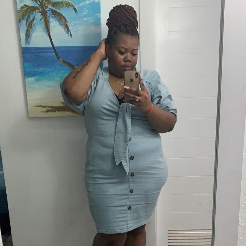 Denim puff sleeve dress from fashion to figure. Size: 2xl